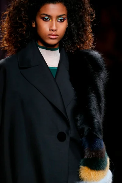 Look 90